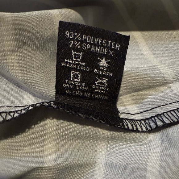 Dixxon Women’s Button Up NWOT - Picture 8 of 8